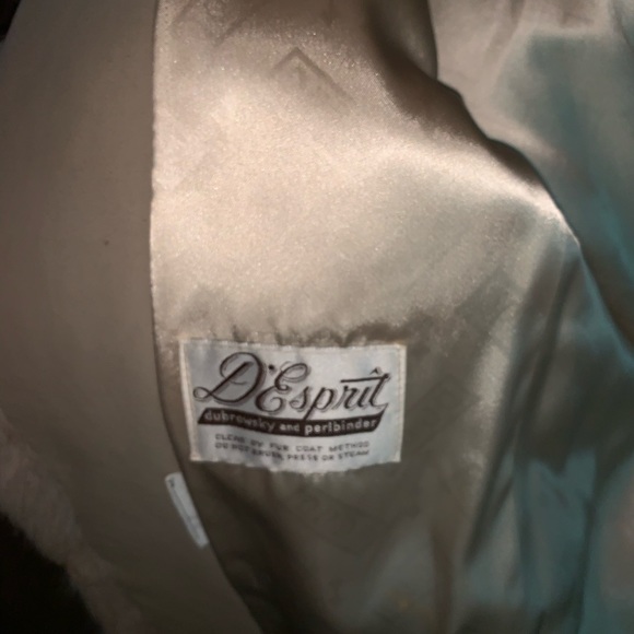 Beautiful coat! - Picture 3 of 3